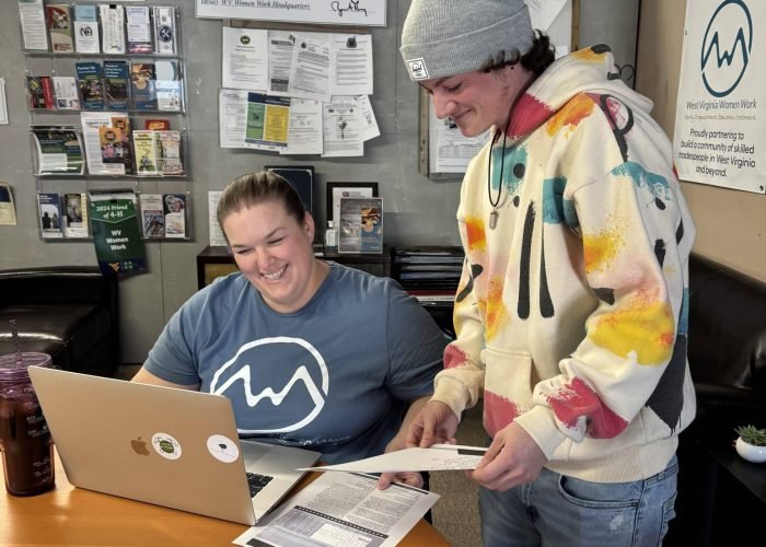 PartnerUp mentor working with mentee on their resume.